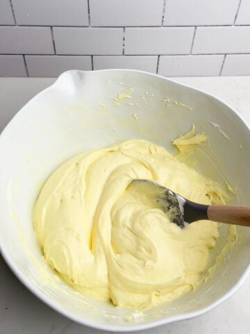 banana pudding filling in a white mixing bowl.